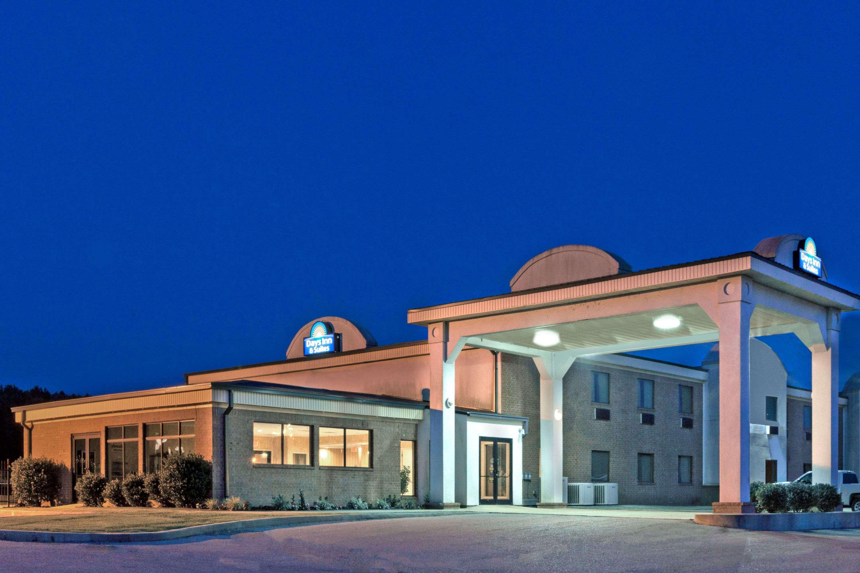 Days Inn & Suites By Wyndham Wynne Εξωτερικό φωτογραφία