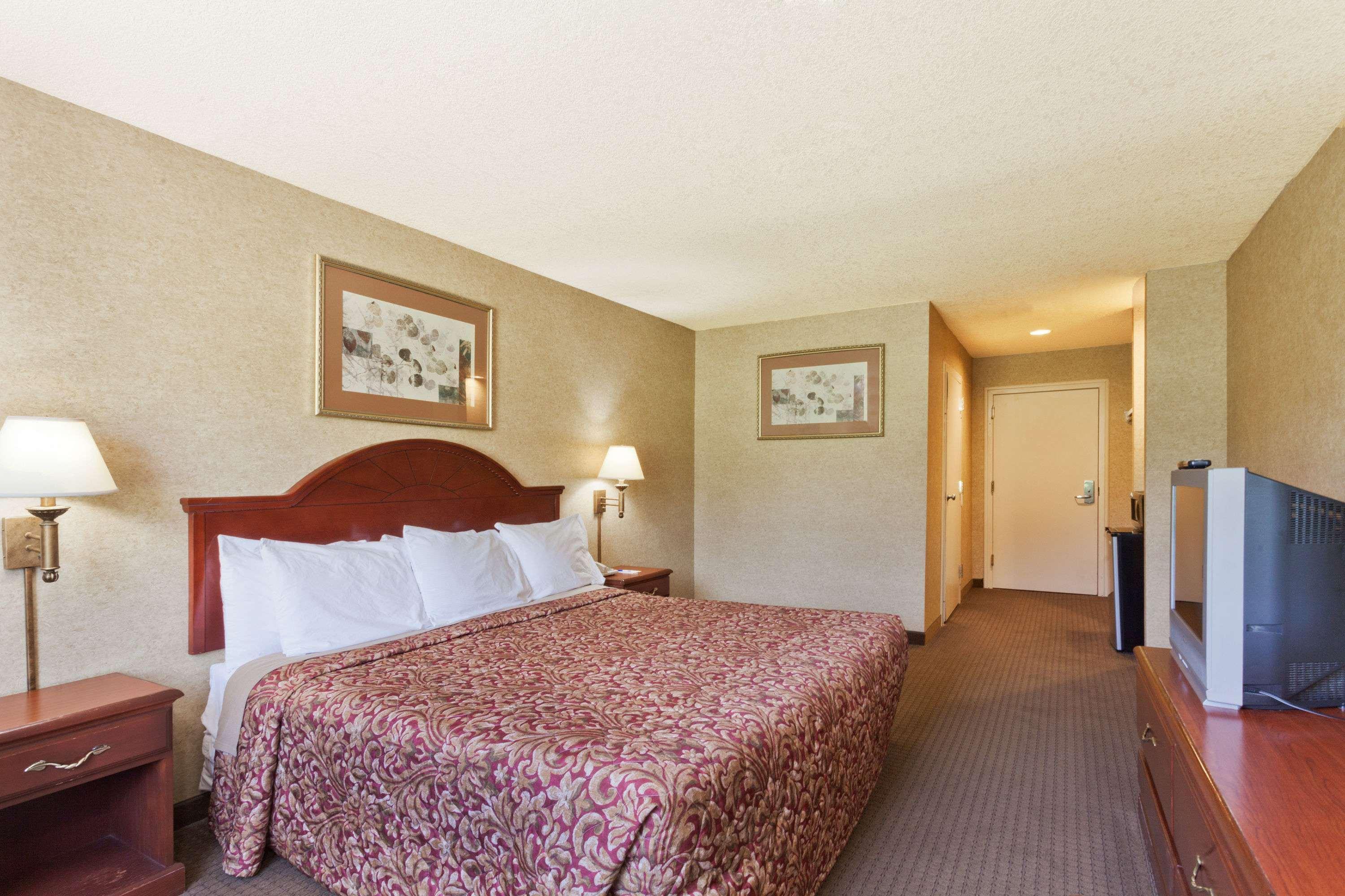 Days Inn & Suites By Wyndham Wynne Εξωτερικό φωτογραφία