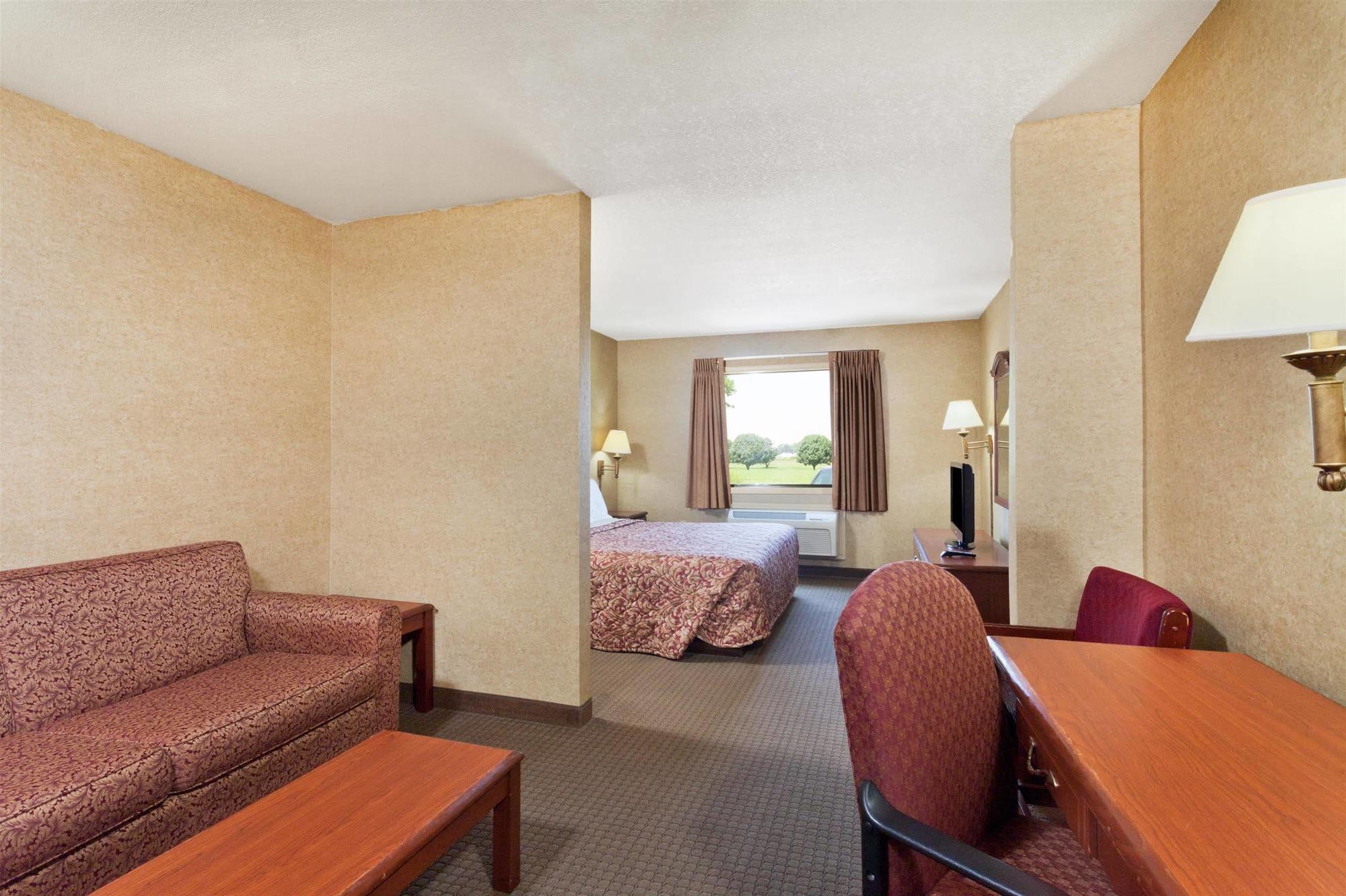 Days Inn & Suites By Wyndham Wynne Εξωτερικό φωτογραφία